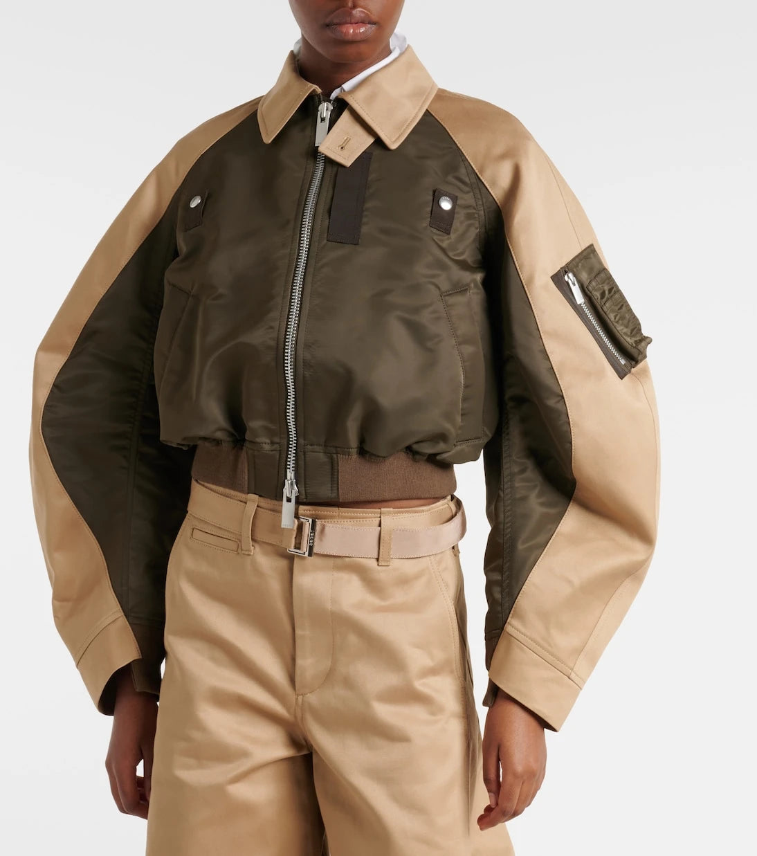 Sacai - جاكيت بلوزون قصير من القطن التويل والشينو