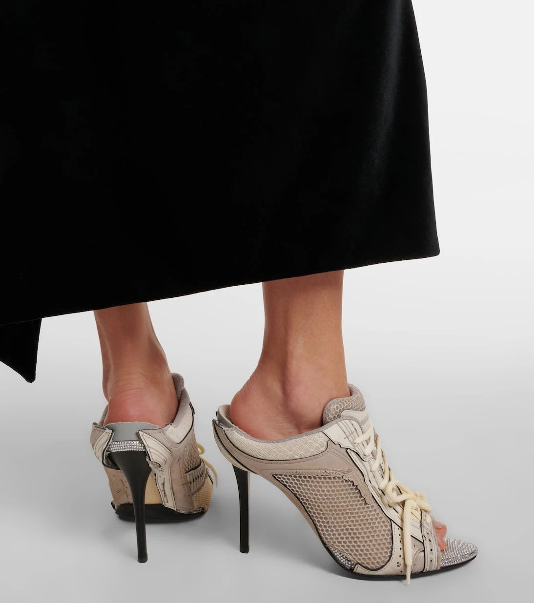 Balenciaga - حذاء ستابلر مفتوح من الخلف بتشذيب من الجلد المعتق