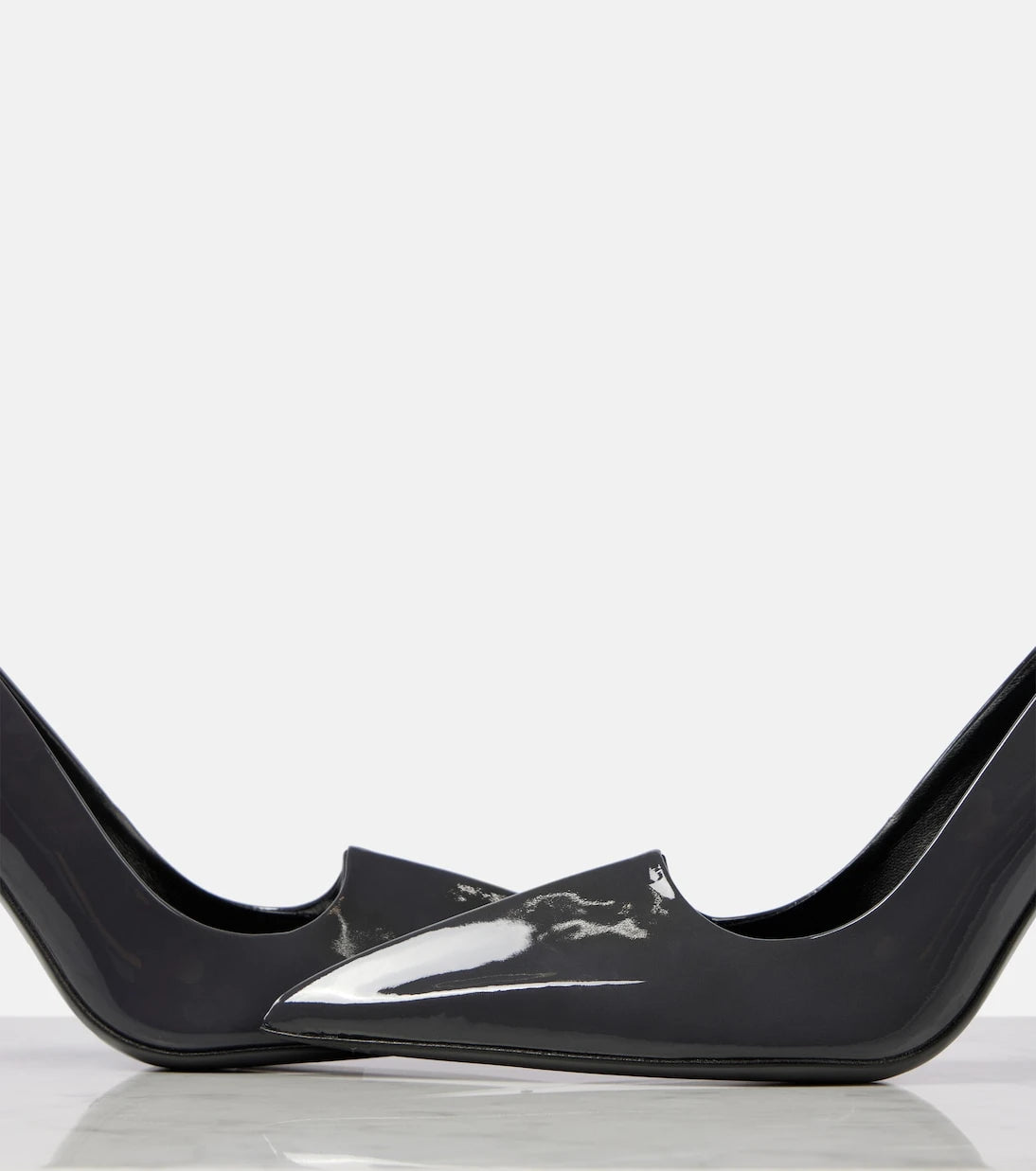 Acne Studios - حذاء بكعب عالٍ من الجلد اللامع