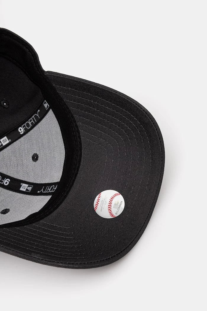 Памучна шапка с козирка New Era LEAGUE ESSENTIAL 9FORTY®