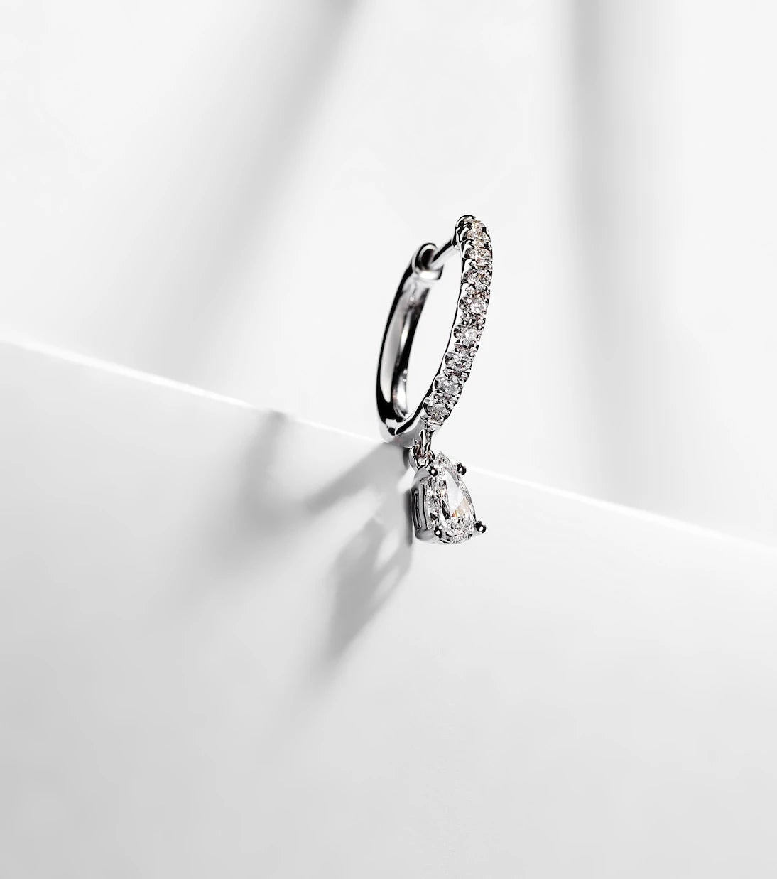 Anita Ko - 18kt white gold single earring with diamonds