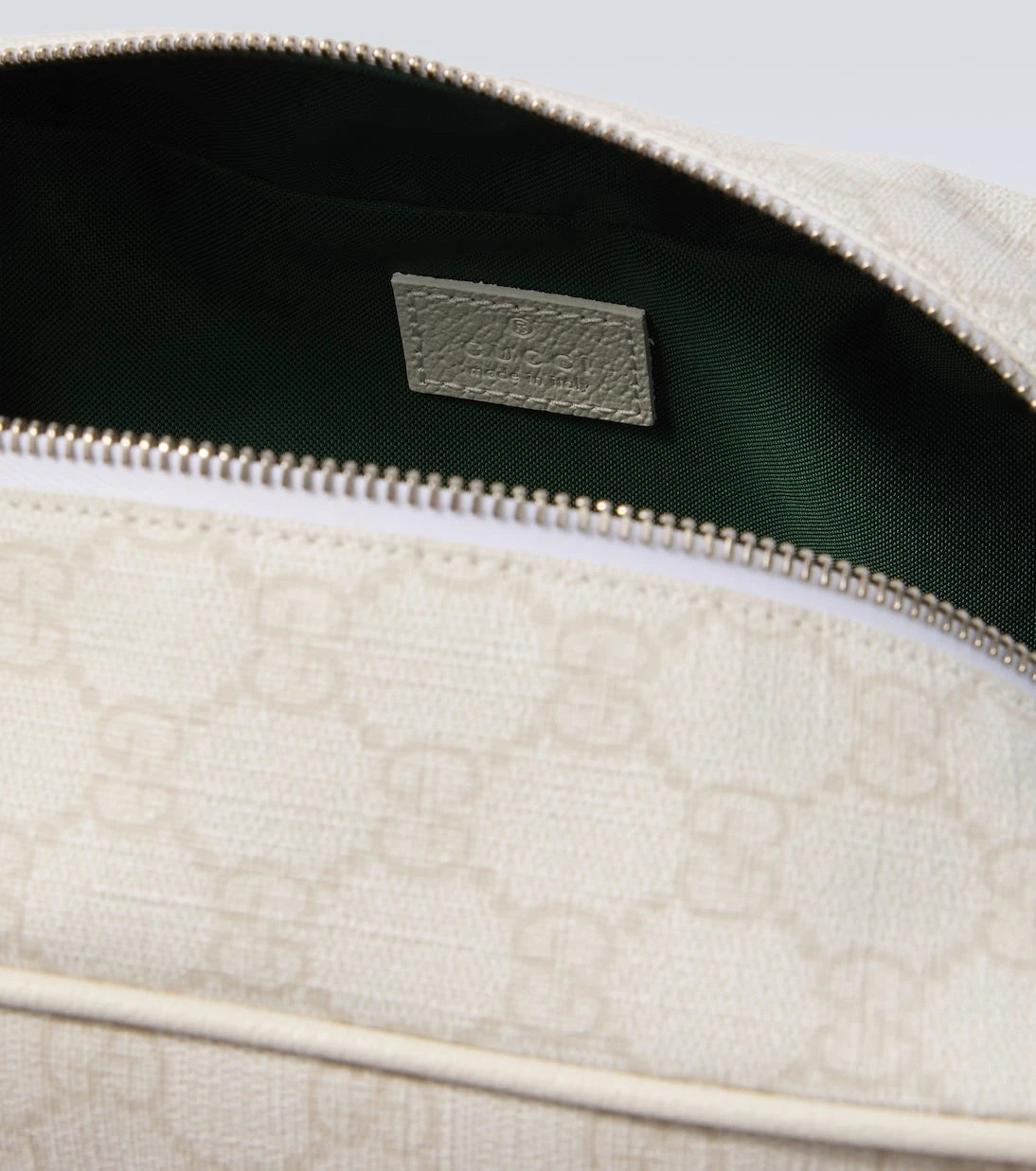 Gucci - GG Supreme toiletry bag