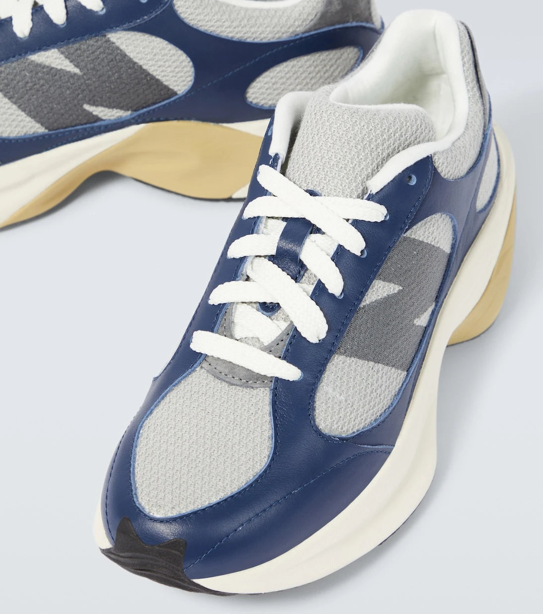 New Balance - حذاء رياضي WRPD Runner مزين بالجلد المدبوغ
