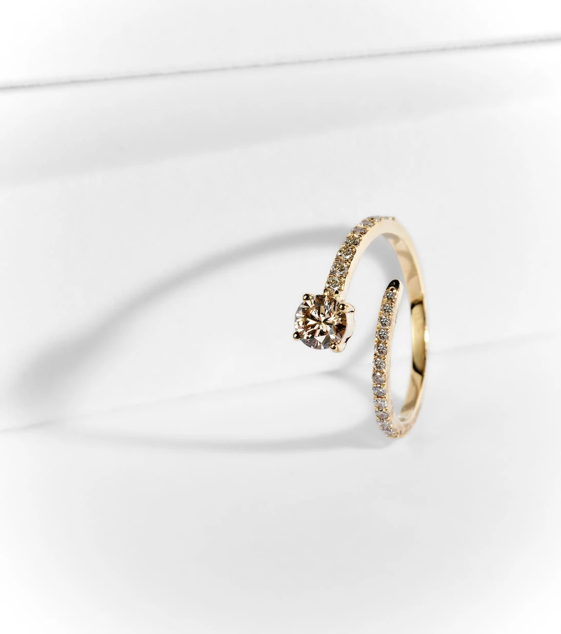 Ileana Makri - Grass Seed 18kt yellow gold ring with diamonds