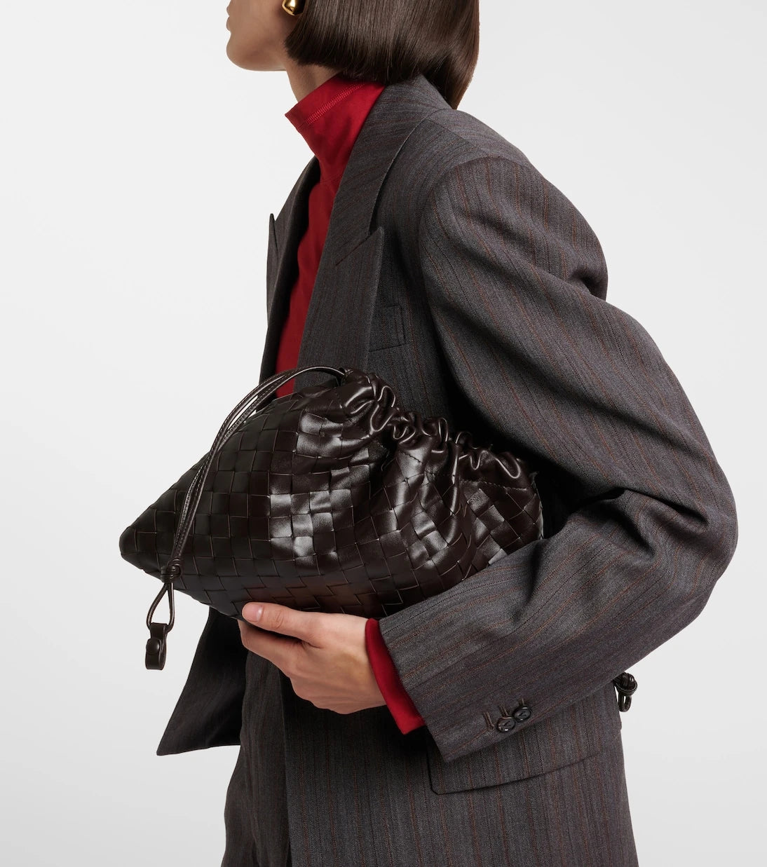 Bottega Veneta - حقيبة كلاتش جلدية متوسطة "داست باج"