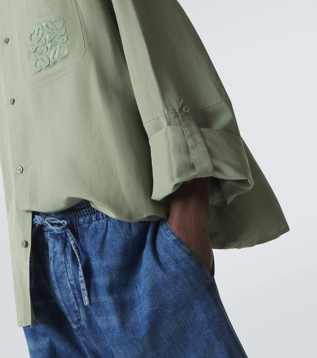 Loewe - قميص أنجرام توال من مجموعة بولاز إيبيزا
