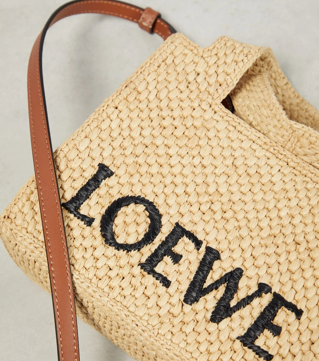 Loewe - حقيبة يد توتس من الرافيا بشعار Paula's Ibiza