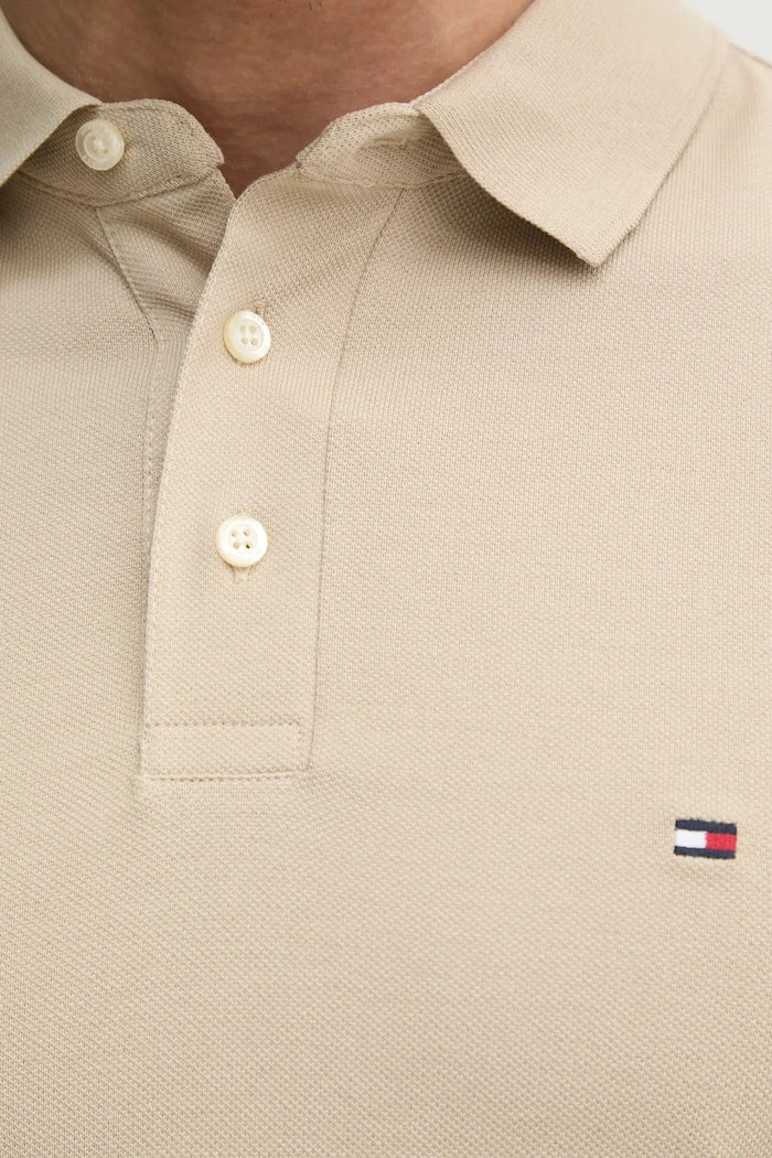 Tommy Hilfiger pamuk ve elastanlı yakalı tişört