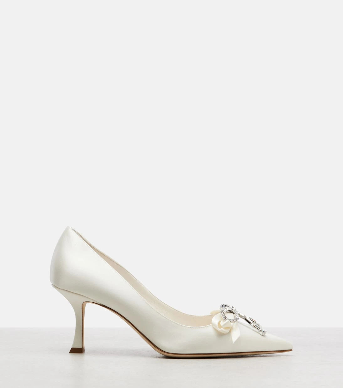 Jimmy Choo - حذاء أوريا بكعب عالٍ من الساتان المزين بالكريستال