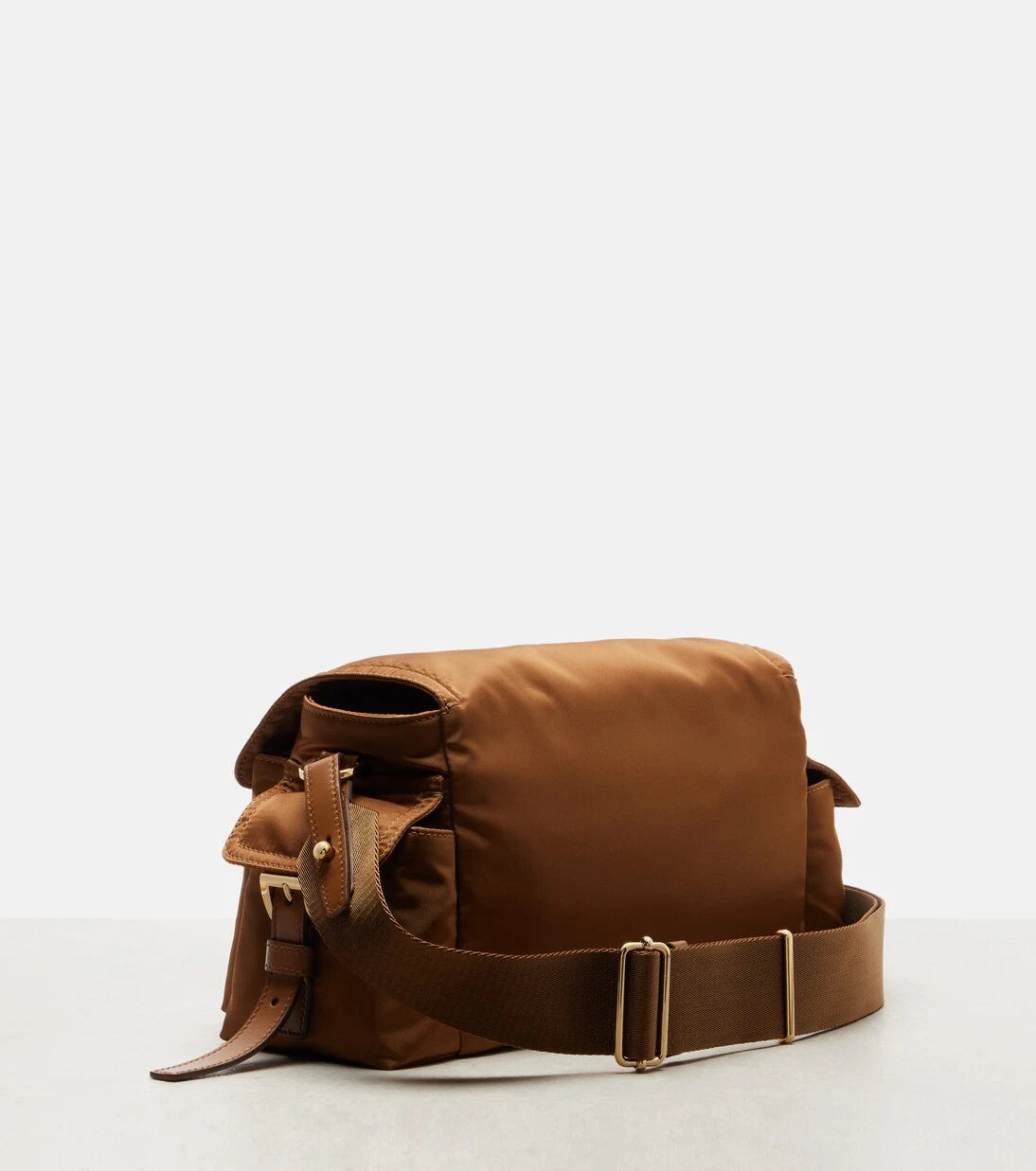 Prada - حقيبة كتف Prada Explore المتوسطة من Re-Nylon