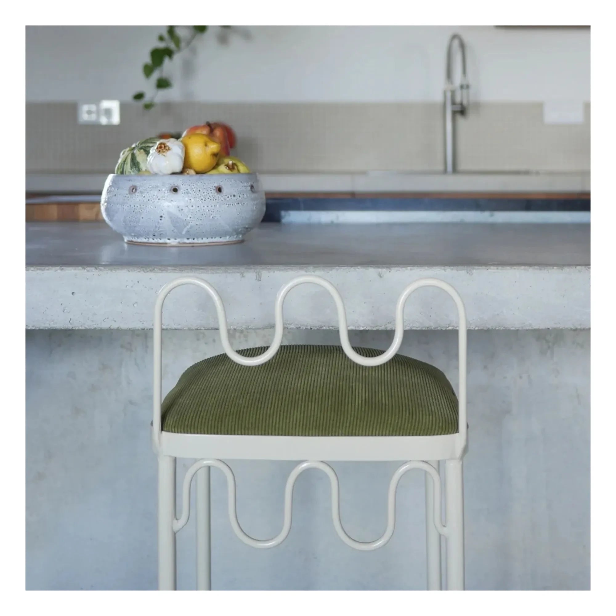 Honoré - Dolores bar stool in water-repellent fabric   | Khaki