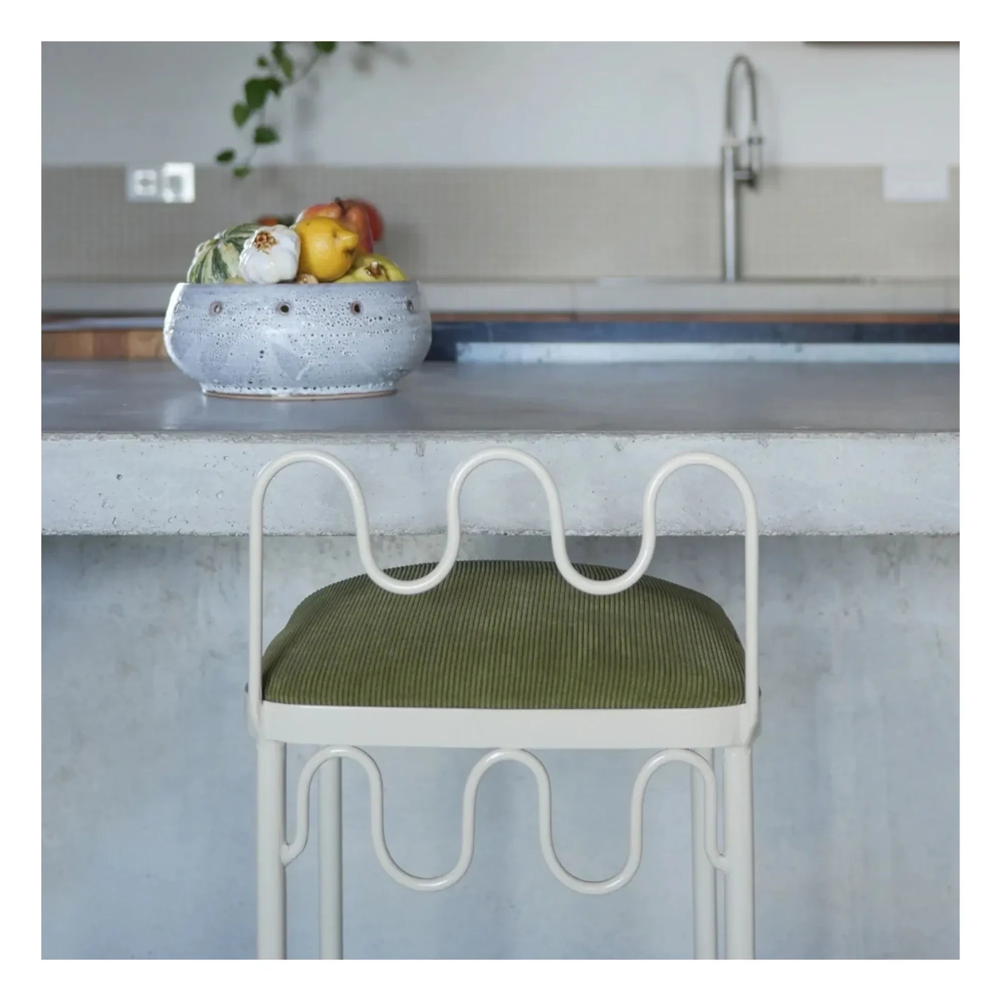 Honoré - Dolores bar stool in water-repellent fabric   | Khaki