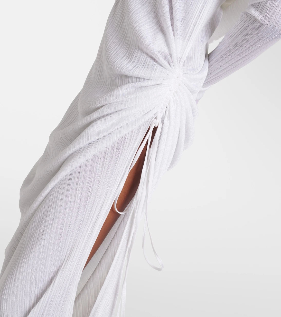 Alaïa - فستان ماكسي مكشكش مكشوف الأكتاف