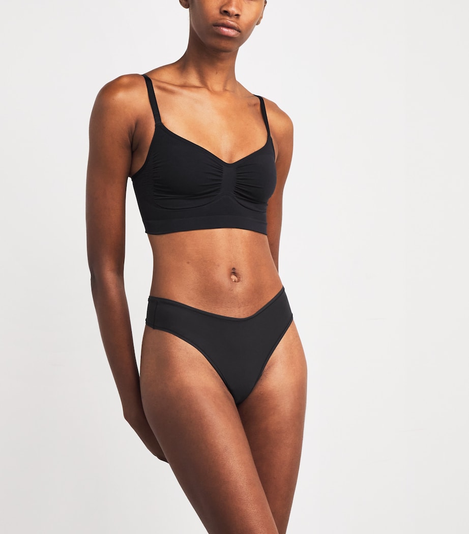 Black Fits Everybody Thong