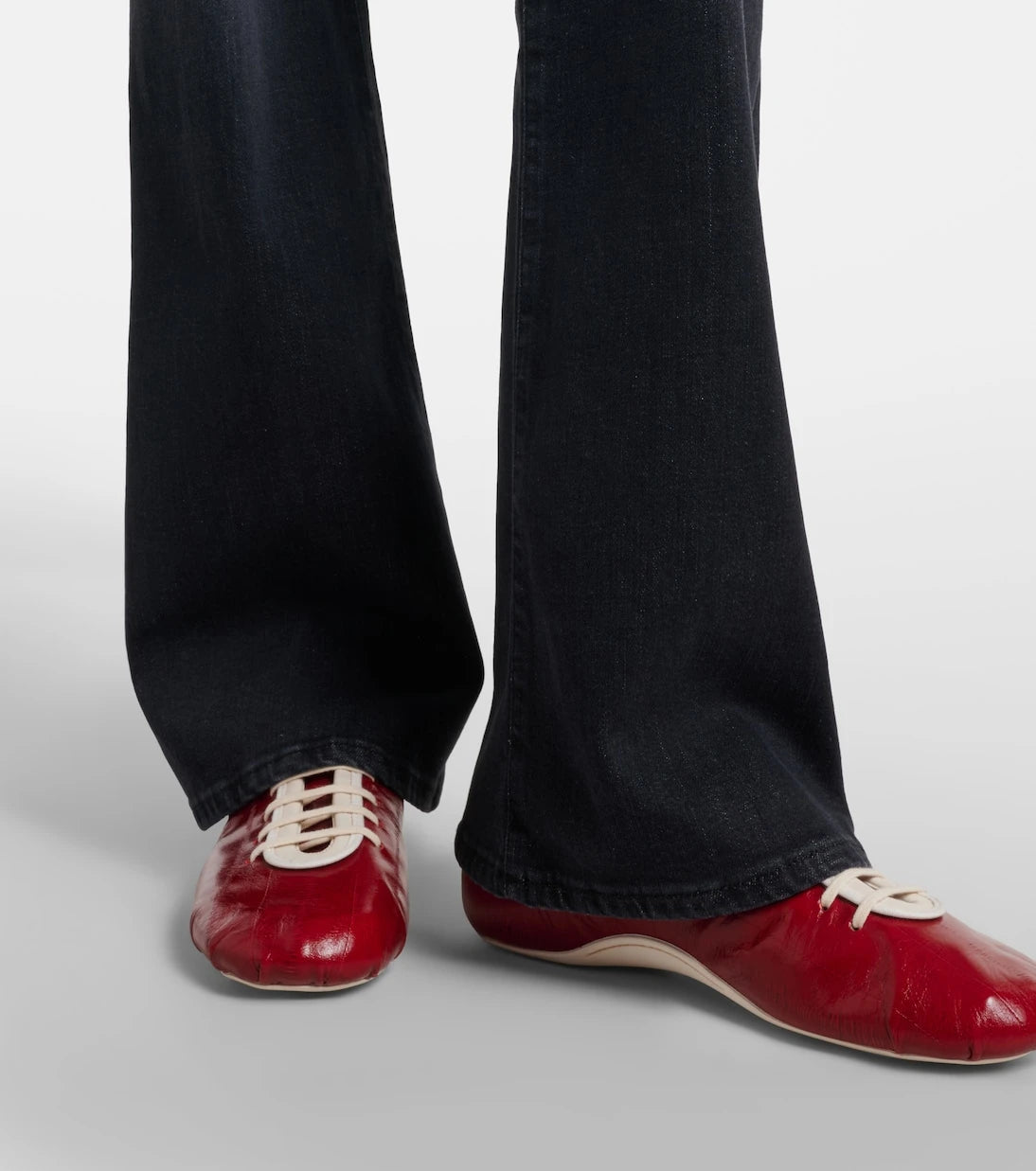 7 For All Mankind - بنطلون جينز بقصة ضيقة واسعة من الأسفل (Leggy bootcut jeans)