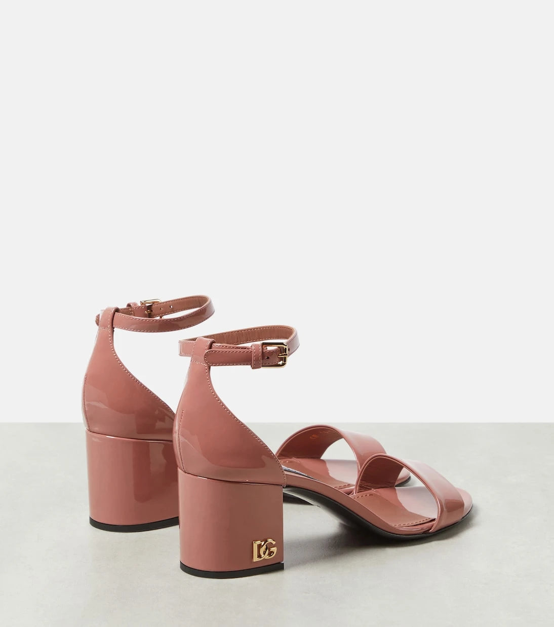Dolce&Gabbana - صنادل من الجلد اللامع