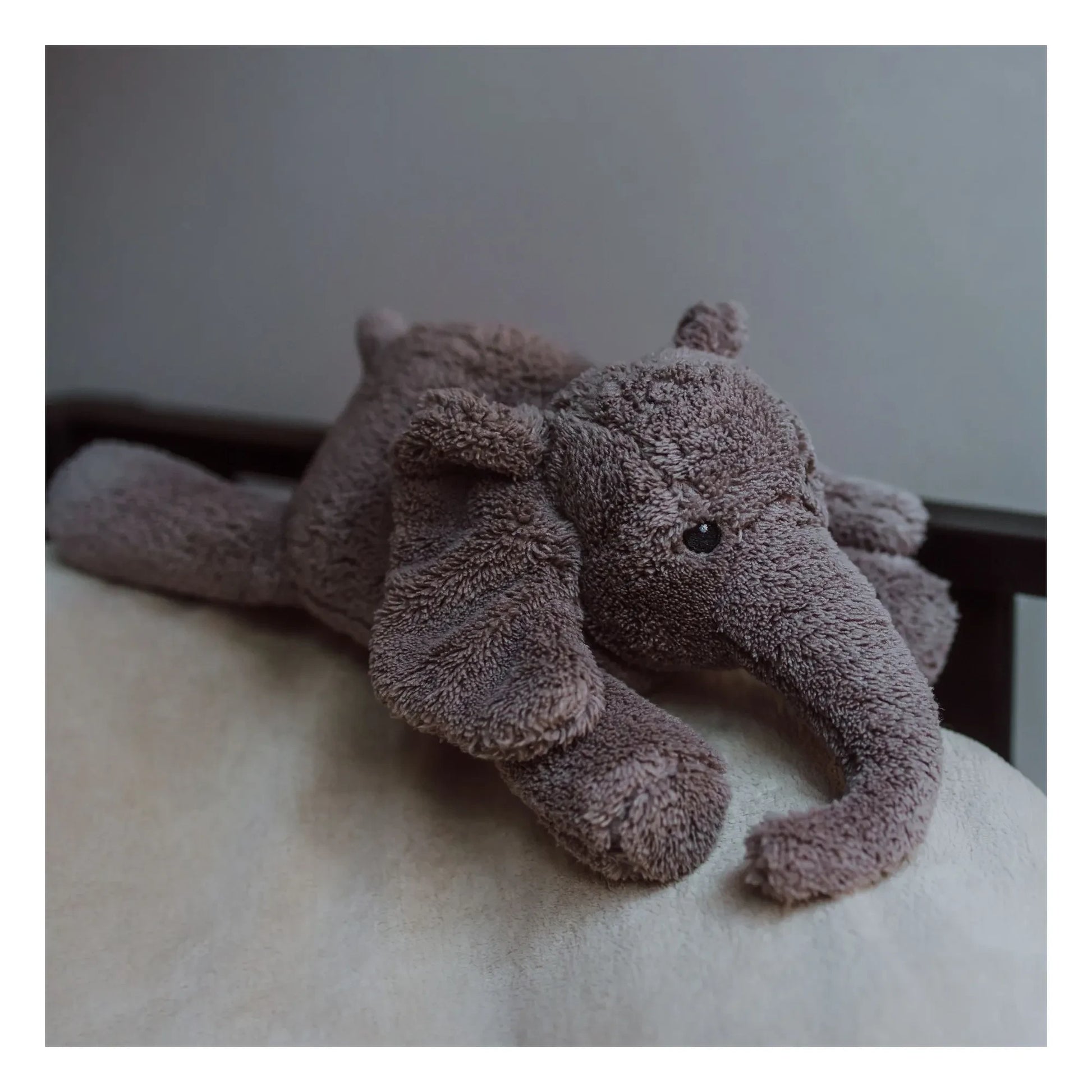 Flow - George white noise plush | Charcoal grey