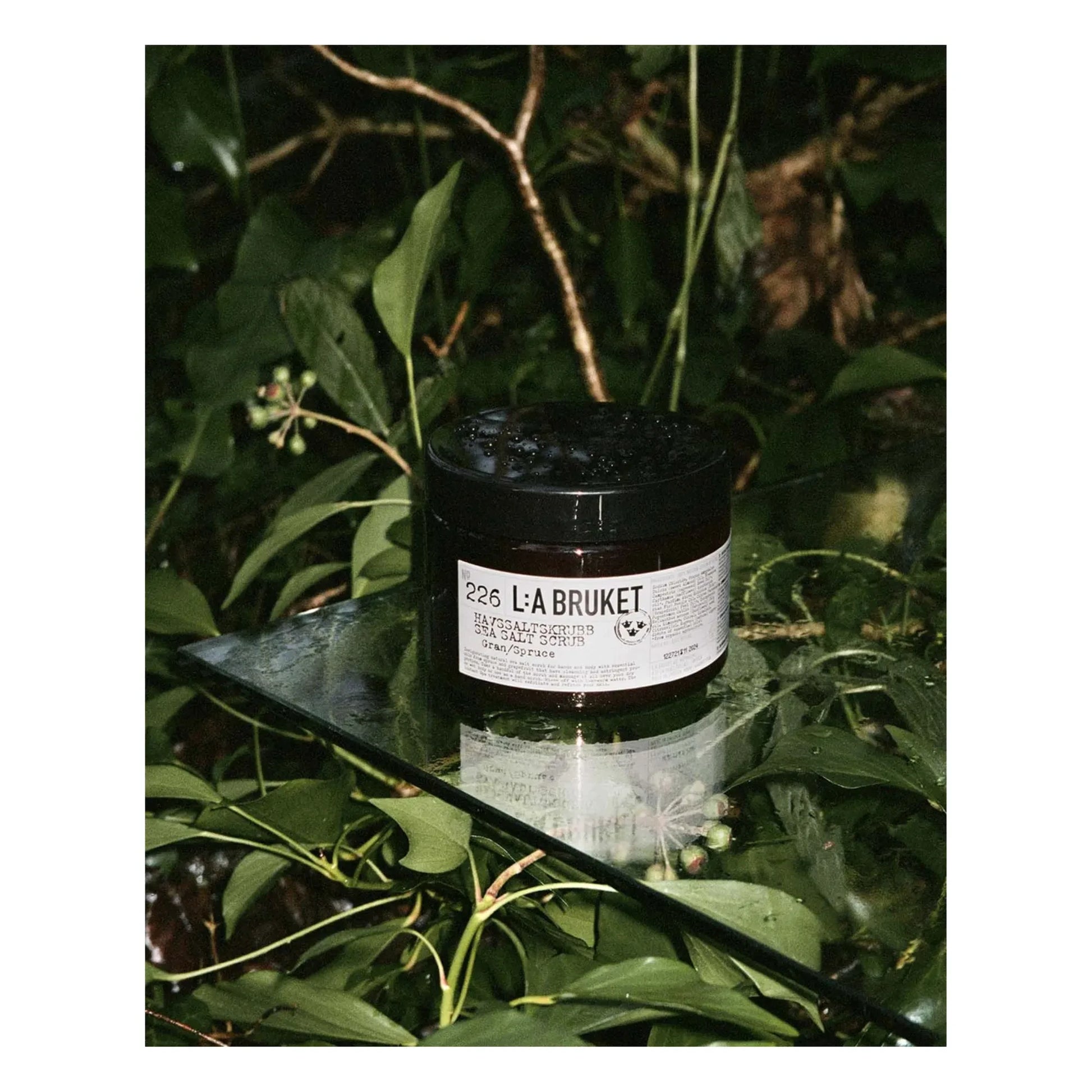 L:A BRUKET - 226 Spruce Sea Salt Scrub - 420 g