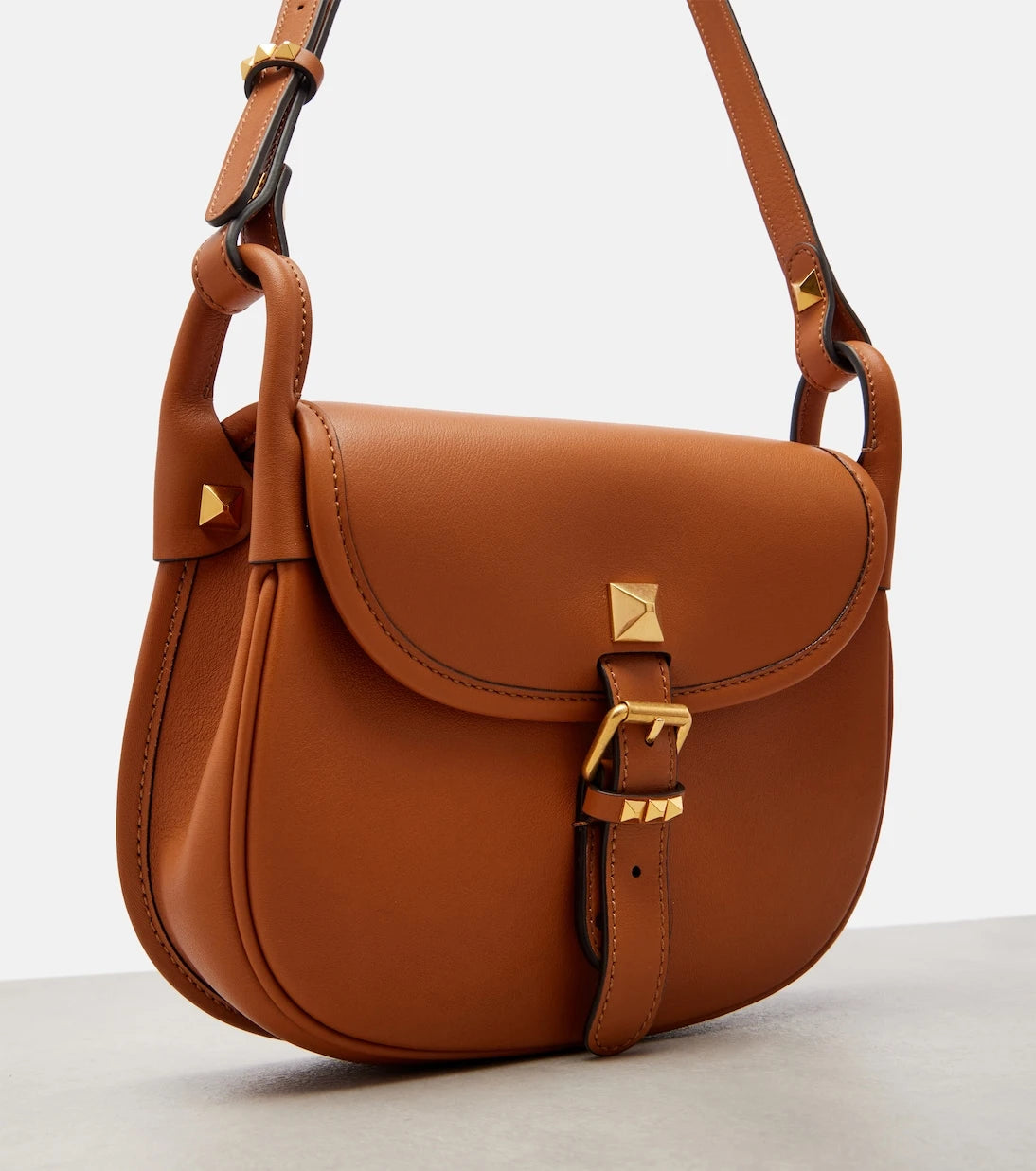 Valentino Garavani - Flaneuse Rockstud Medium leather crossbody bag