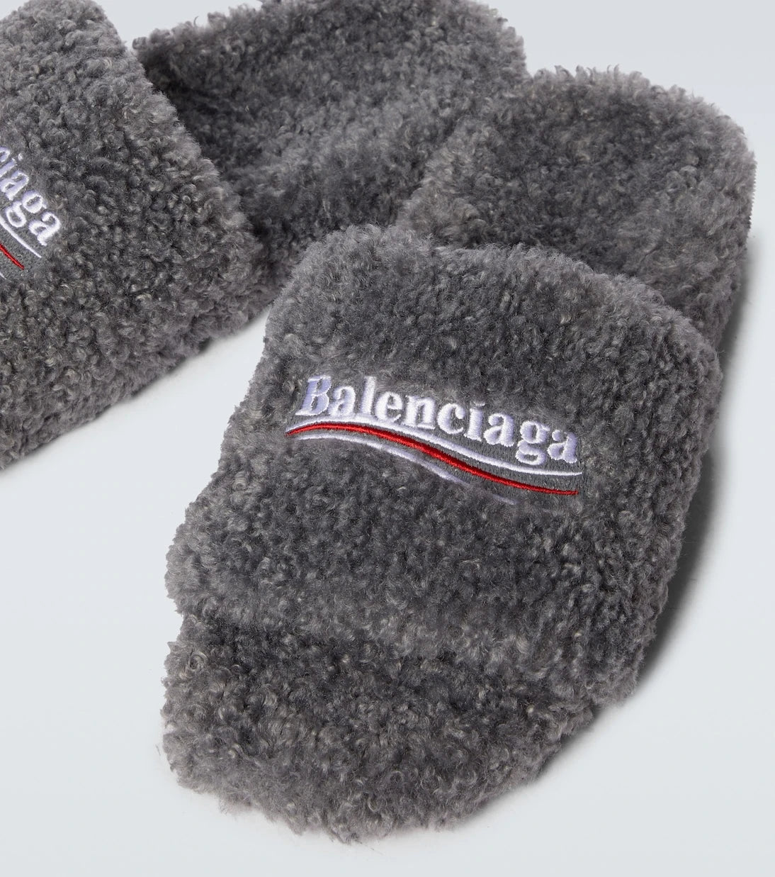 Balenciaga - شرائح حملة سياسية