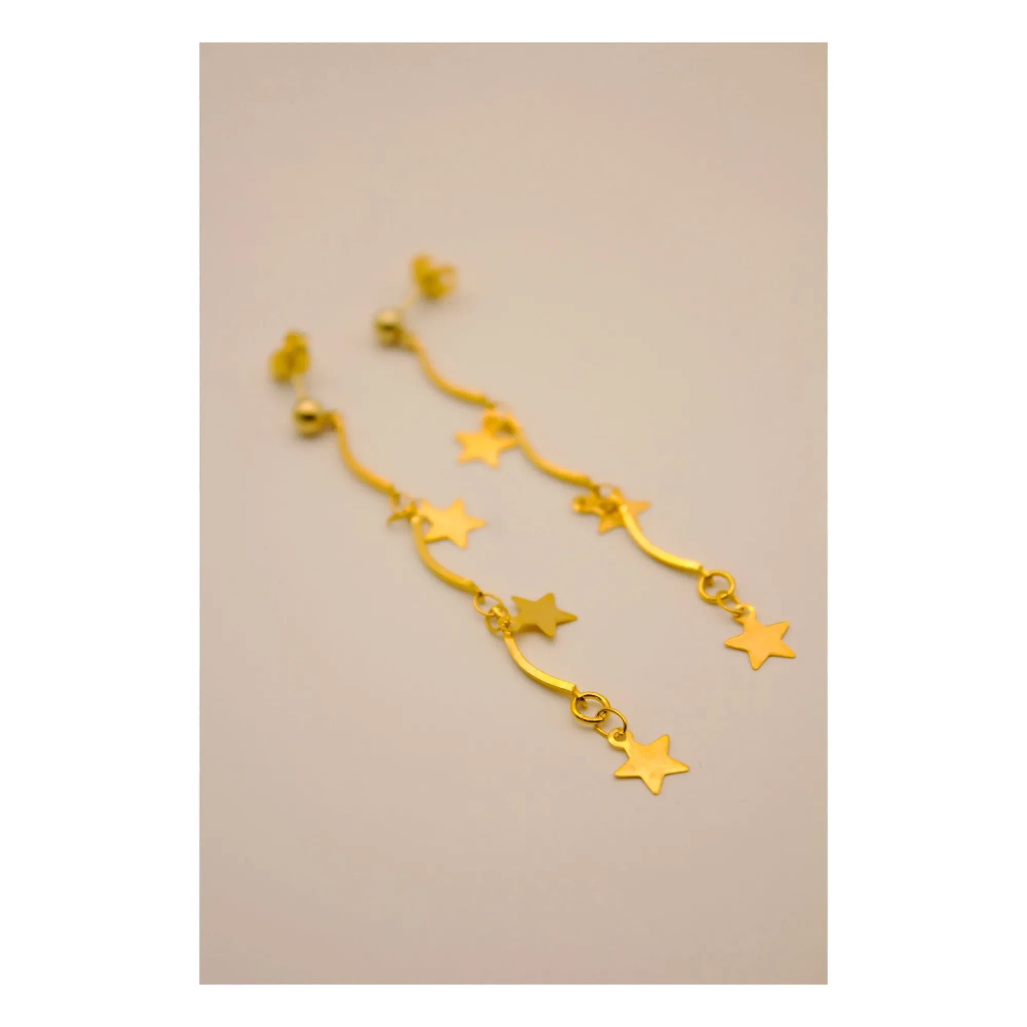 Adorabili - Asymmetrical Star Earrings | Gold