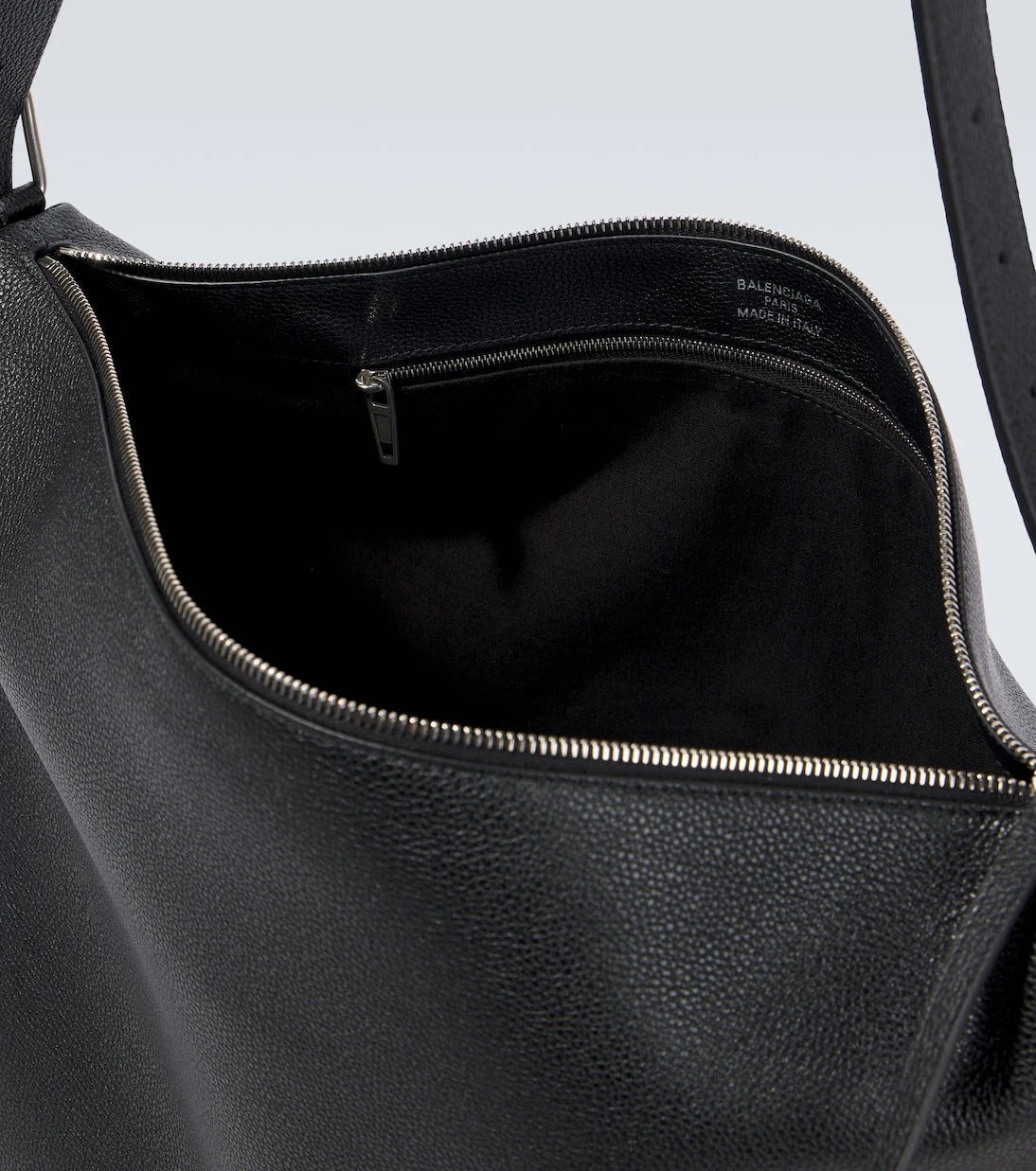 Balenciaga - حقيبة ماسنجر Credit الكبيرة من الجلد