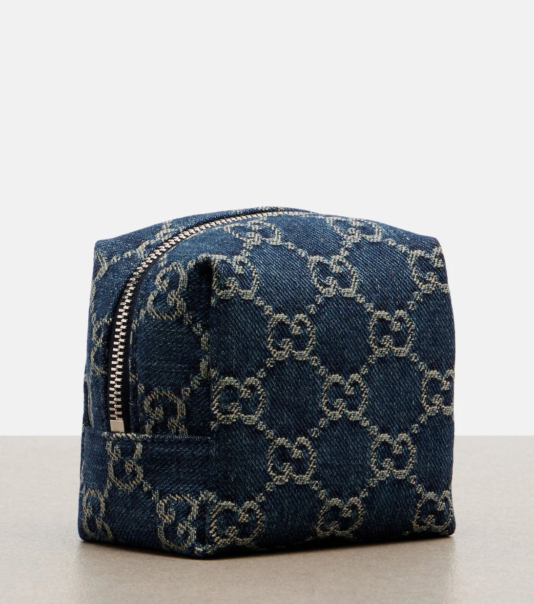 Gucci - حقيبة مكياج صغيرة كلاسيكية من دنيم Gucci Essence