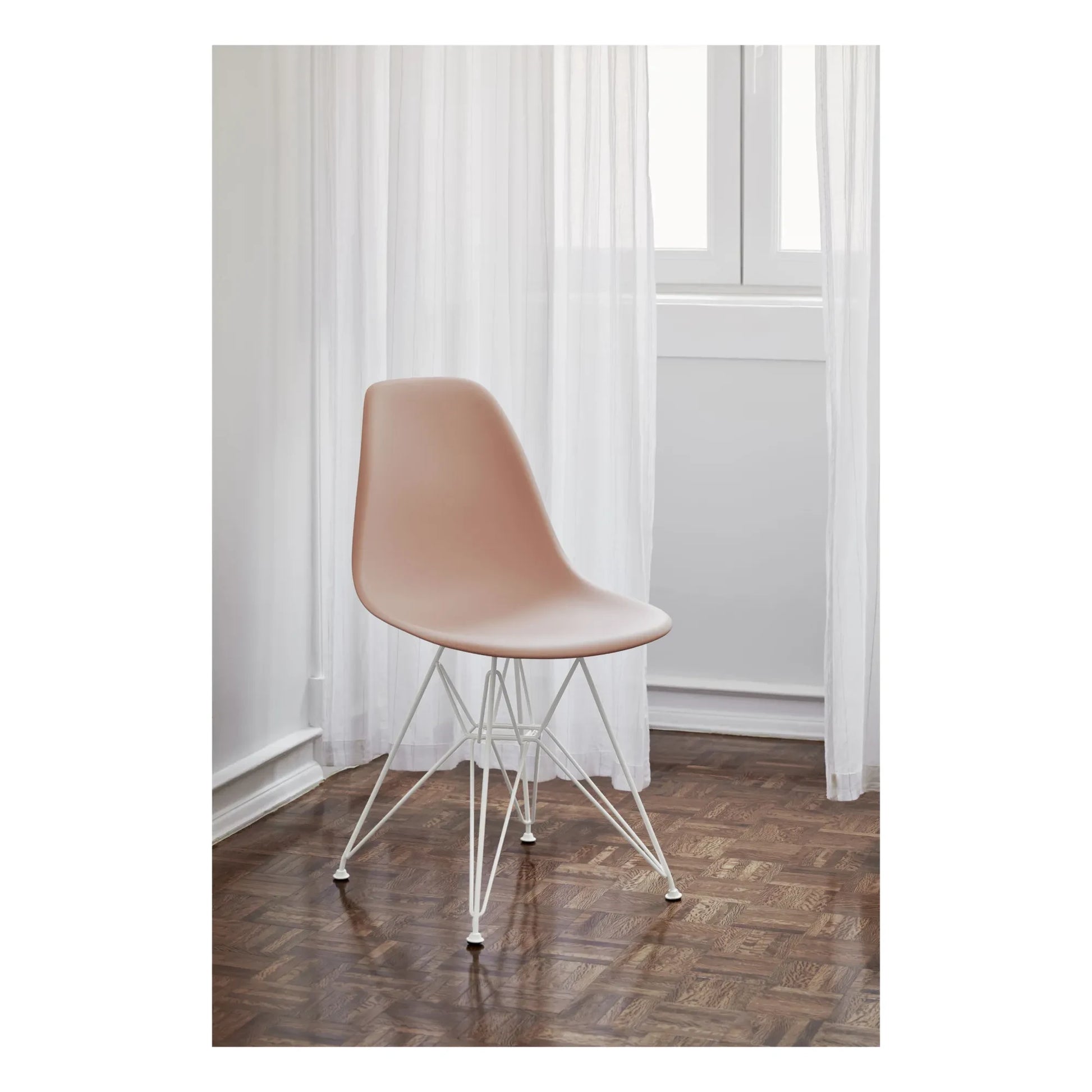 Vitra - DSR Plastic chair - white epoxy frame - Charles &amp; Ray Eames | Soft pink