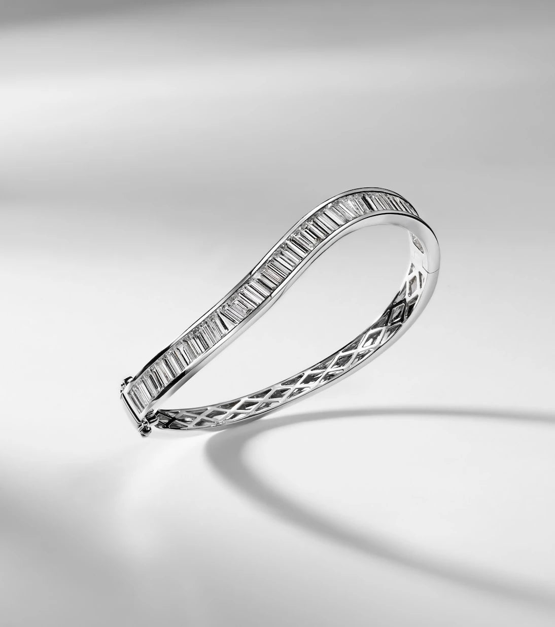 Anita Ko - Wave 18kt white gold bracelet with diamonds