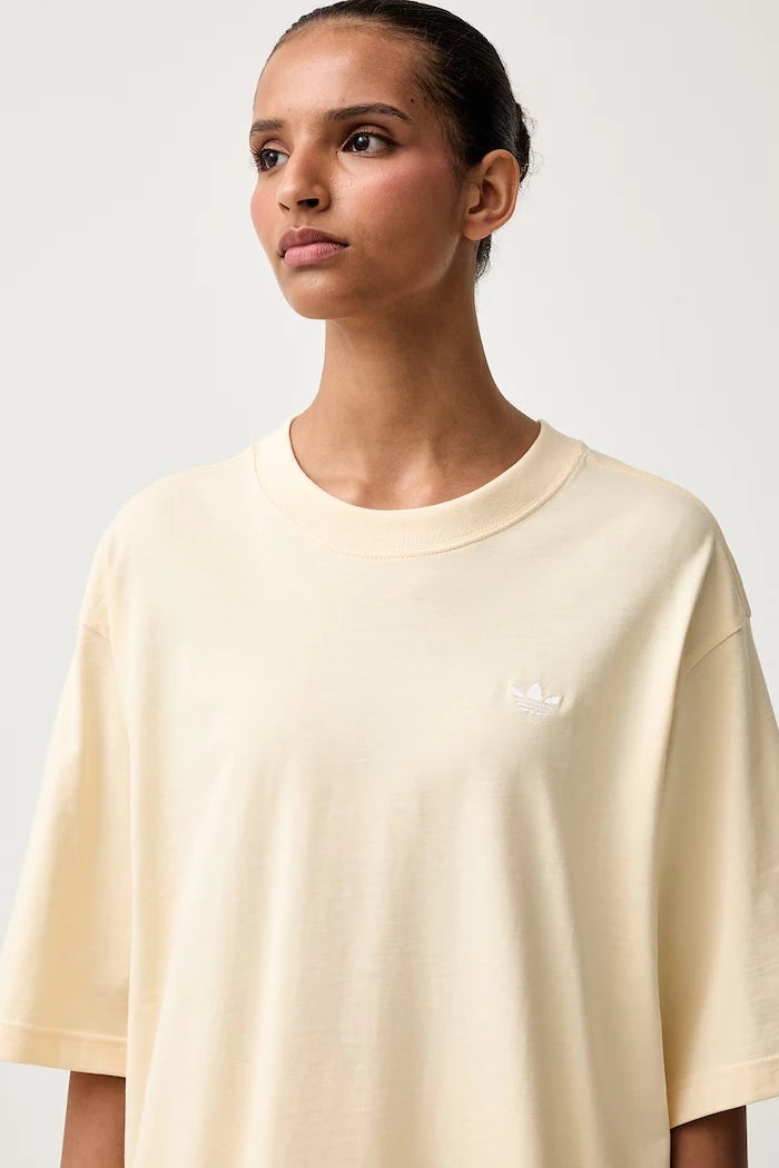 adidas Originals Essentials pamuklu kadın tişört