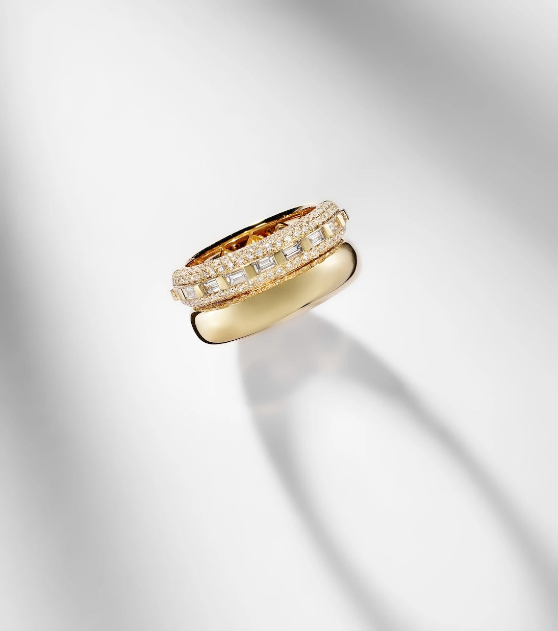 Shay Jewelry - خاتم Orbit من الذهب عيار 18 قيراطًا مرصّع بالألماس