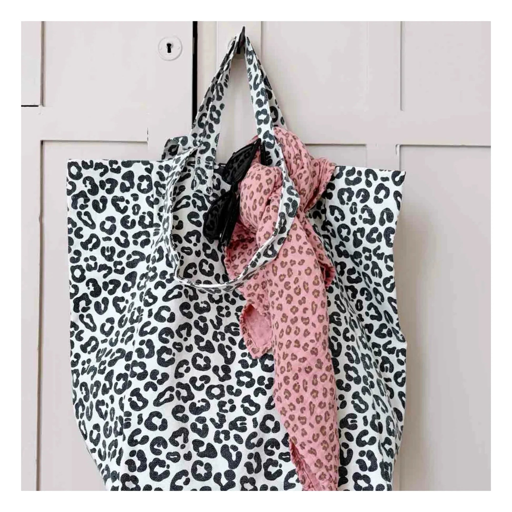Rose in April - Elisabeth Graou tote bag | Beige