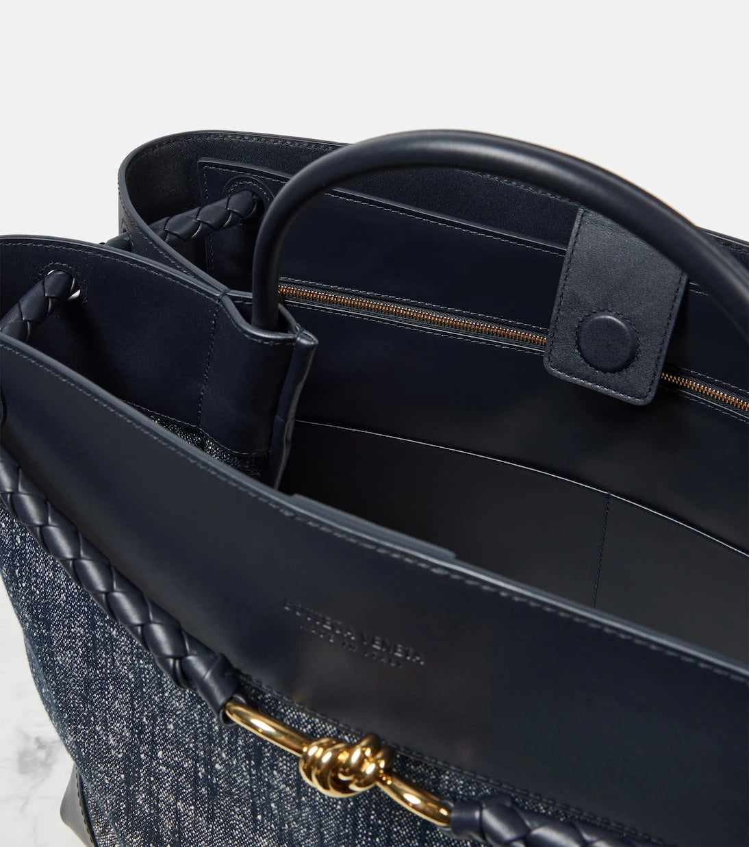 Bottega Veneta - حقيبة أنديامو الكبيرة توت من الدنيم