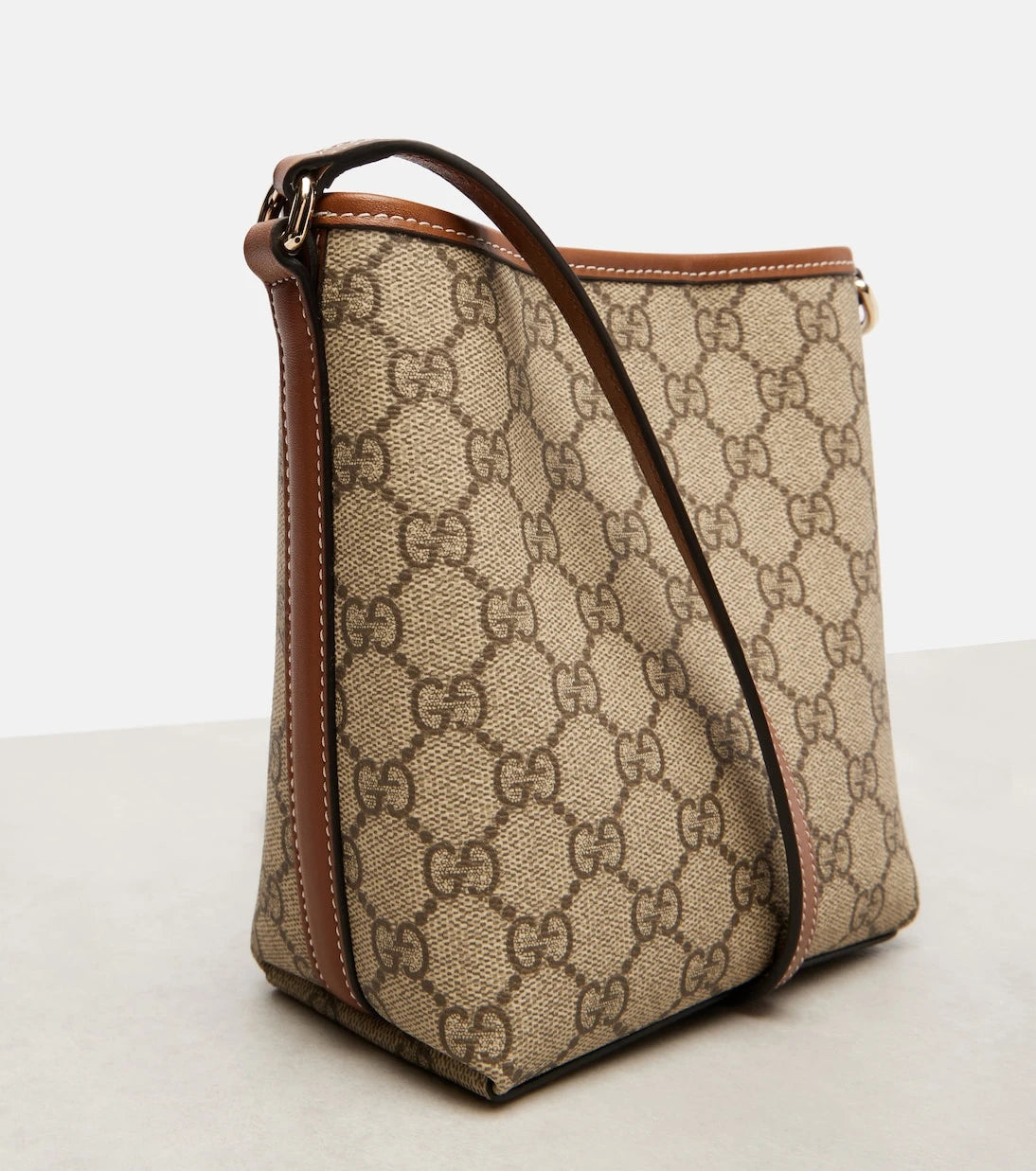 Gucci - GG Emblem Small bucket bag