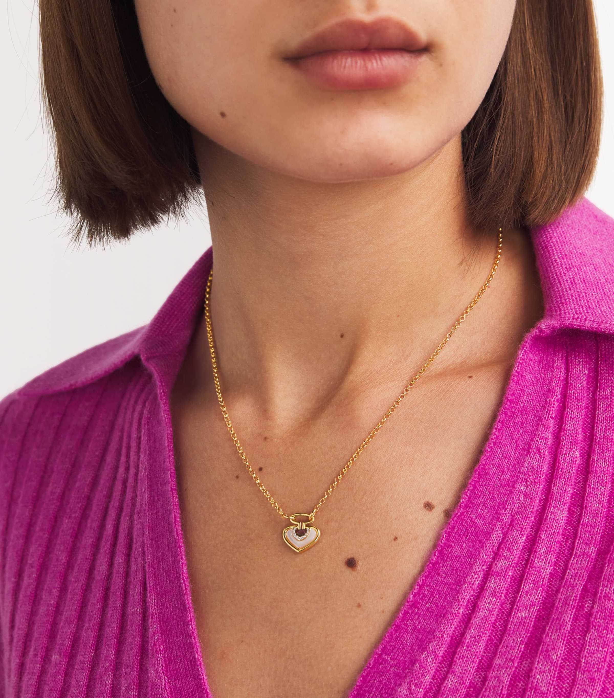 Yellow Gold, Diamond and Mother-of-Pearl Venus Lot N*91 Necklace