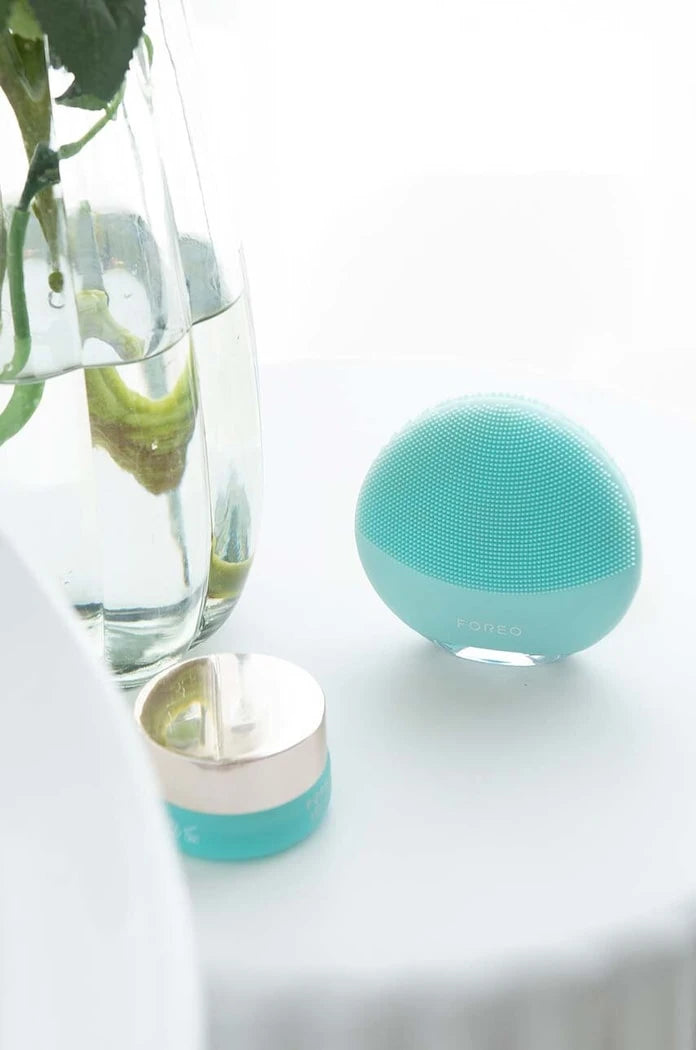 FOREO LUNA™ 4 Mini Çift Taraflı Yüz Temizleme Masaj Cihazı