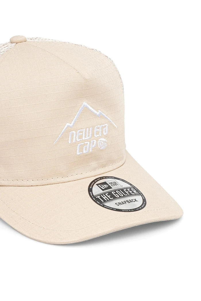 Памучна шапка с козирка New Era