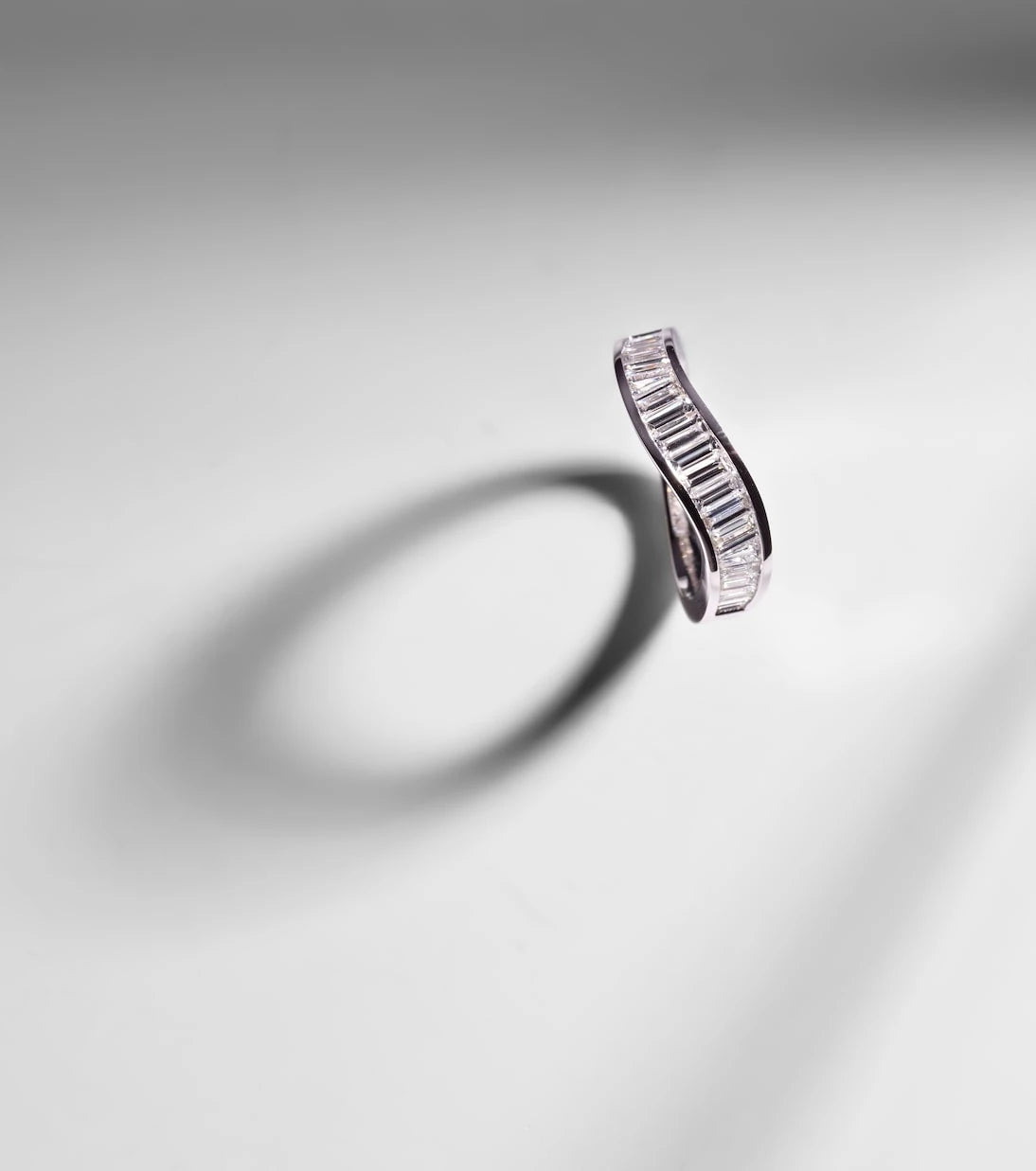 Anita Ko - Wave 18kt white gold ring with diamonds