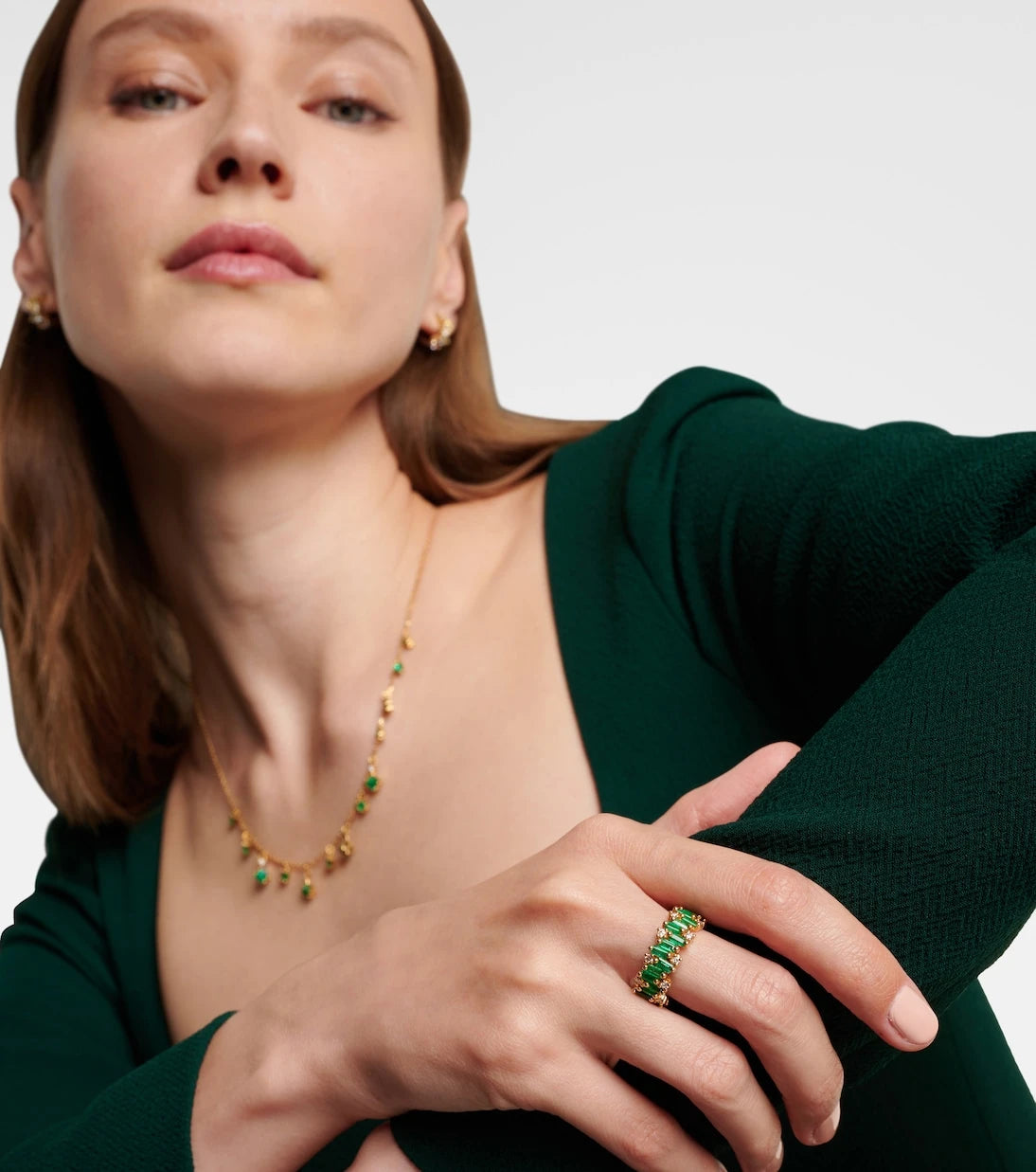 Suzanne Kalan - 18kt gold ring with emeralds