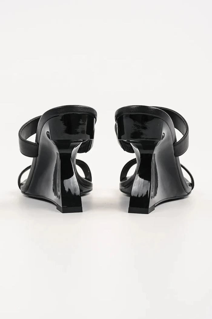 Кожени чехли Karl Lagerfeld WAVERLY
