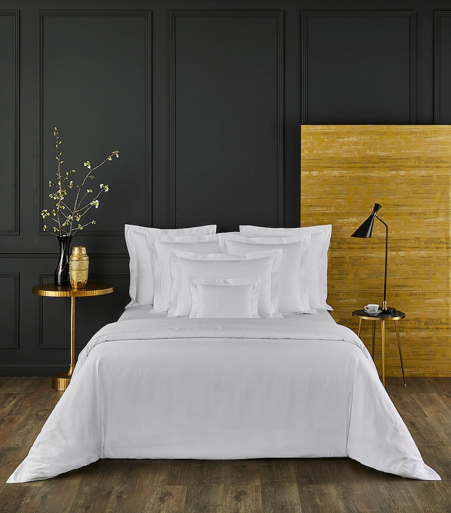 Triomphe Super King Flat Sheet (270cm x 310cm)