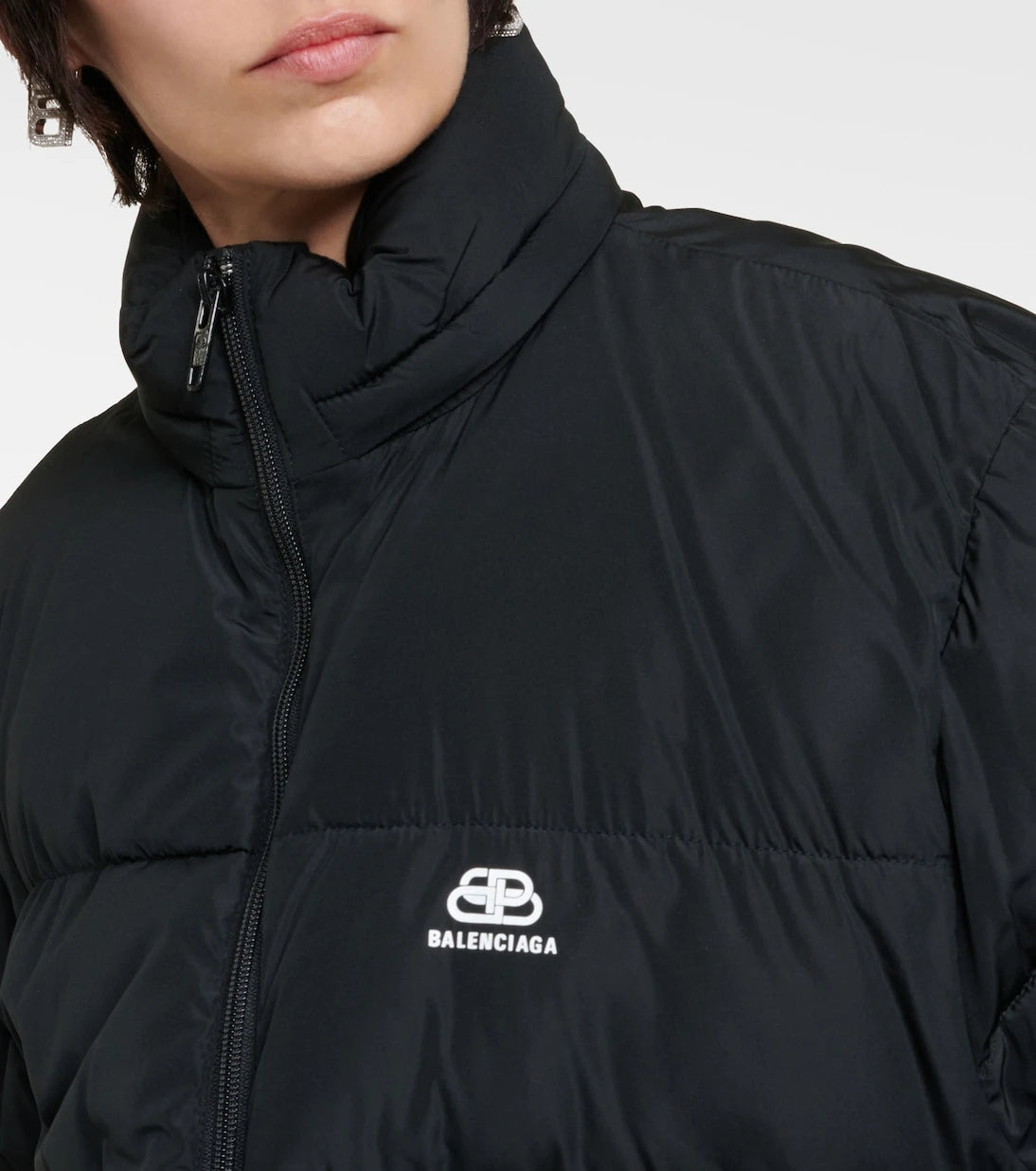 Balenciaga - جاكيت منفوخ مايكرو فايل بتصميم C-SHAPE