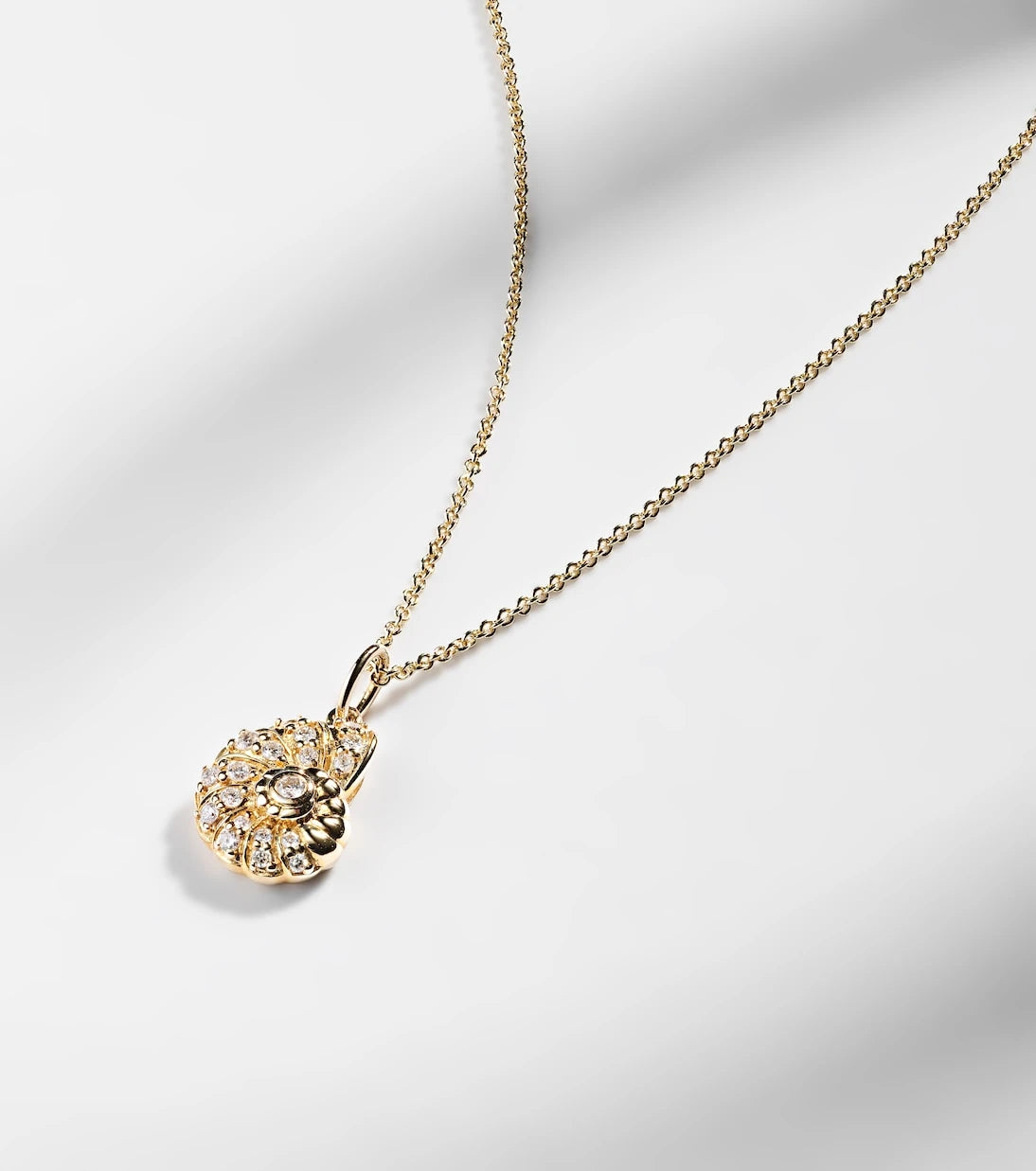 Sydney Evan - Nautilus Shell 14kt gold pendant necklace with diamonds