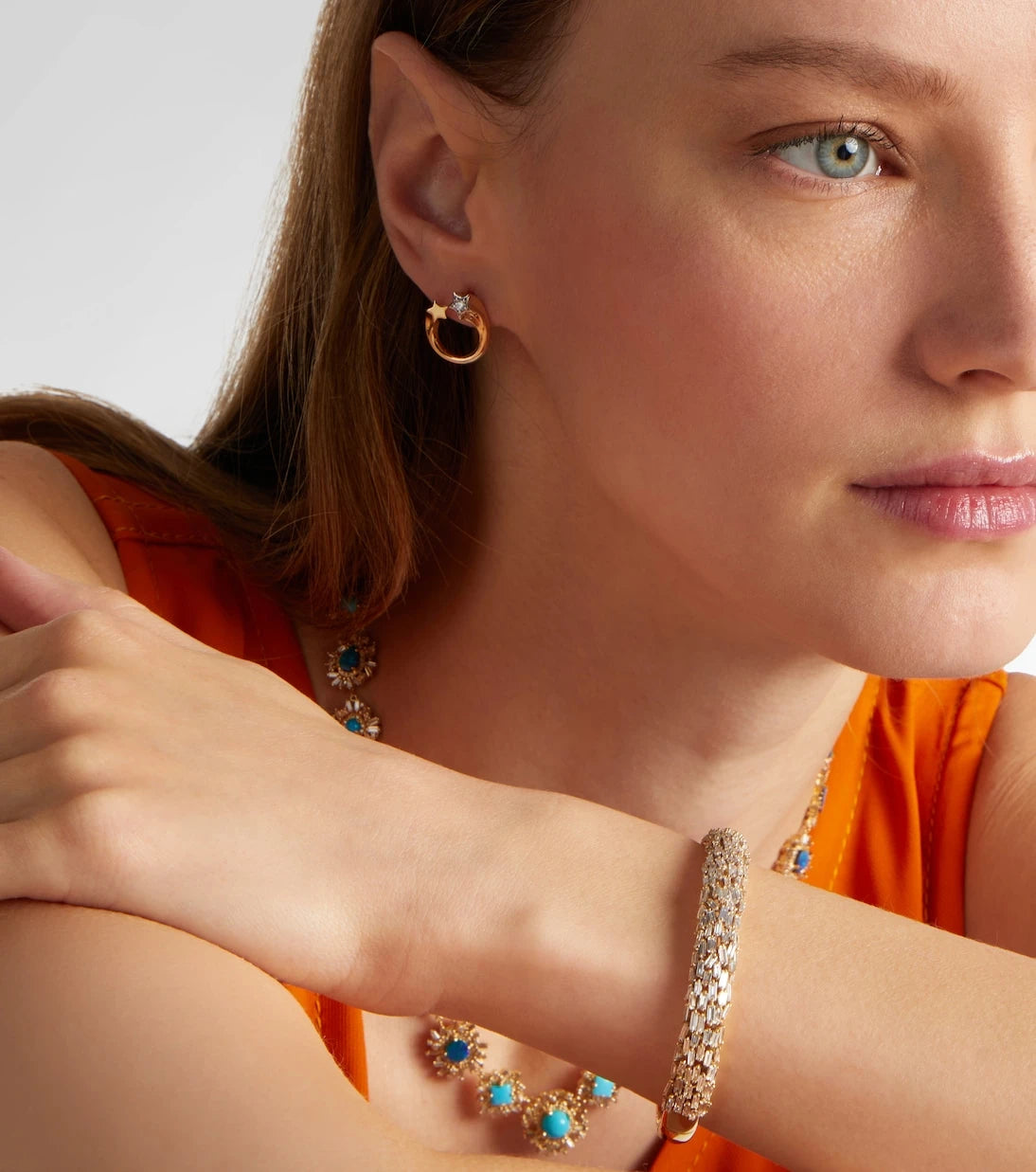 Suzanne Kalan - 18kt gold bangle with diamonds