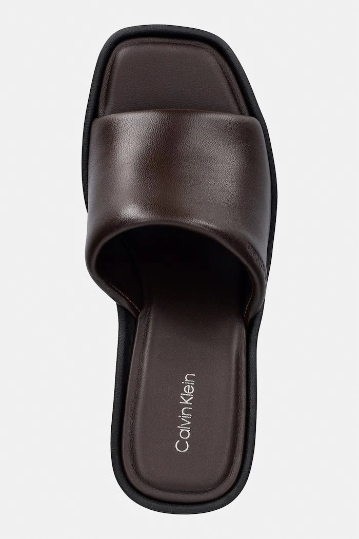 Calvin Klein eğimli platformlu kadın deri terlik WEDGE 70 SNDL MULE LTH