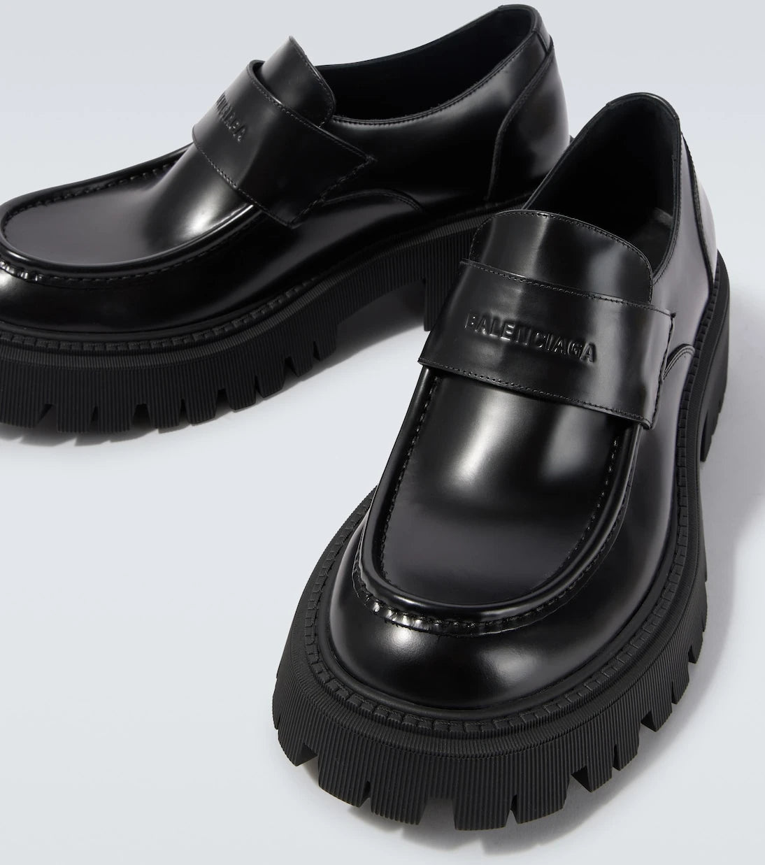 Balenciaga - حذاء لوفرز Tractor من الجلد
