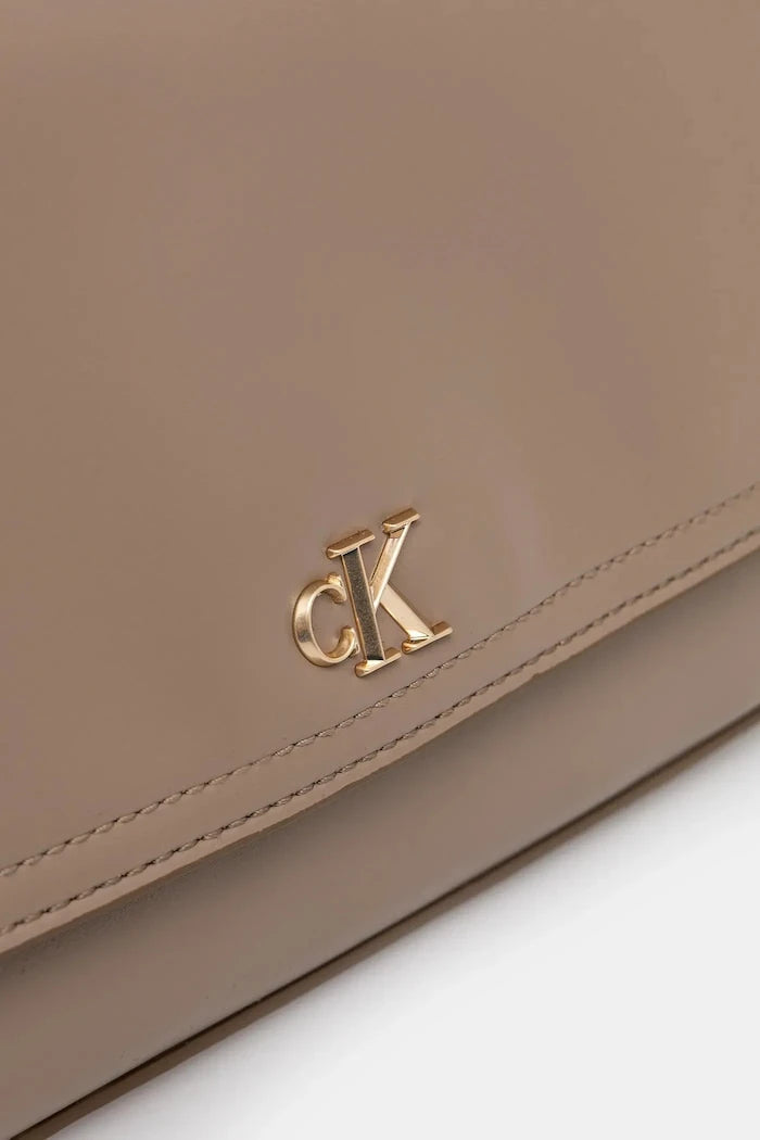 Calvin Klein kadın suni deri çapraz çanta