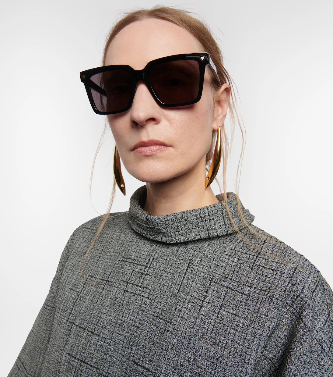 Bottega Veneta - نظارة شمسية بإطار مربع ناعم