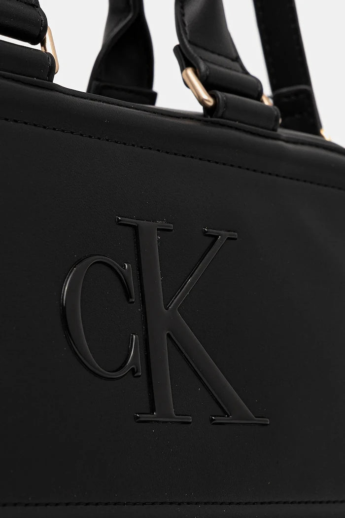 Calvin Klein suni deri kadın çantası