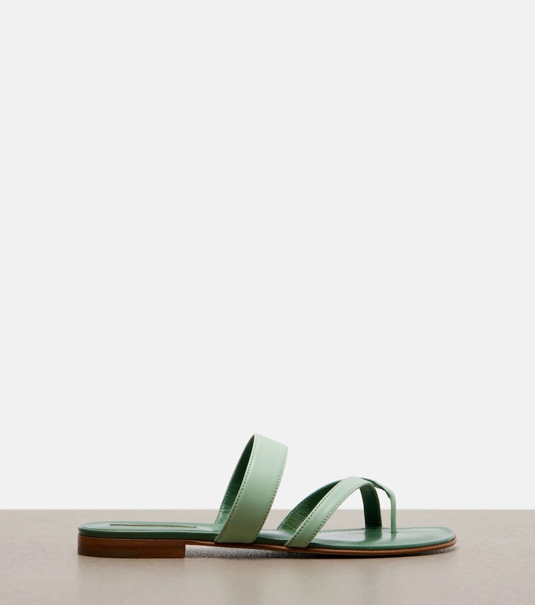 Manolo Blahnik - صنادل Susa الجلدية